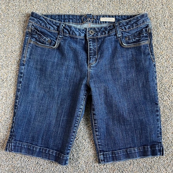 CHIP & Pepper Medium Wash Mid Rise Bermuda Blue Denim Shorts Juniors 11 Stretch - Picture 1 of 4